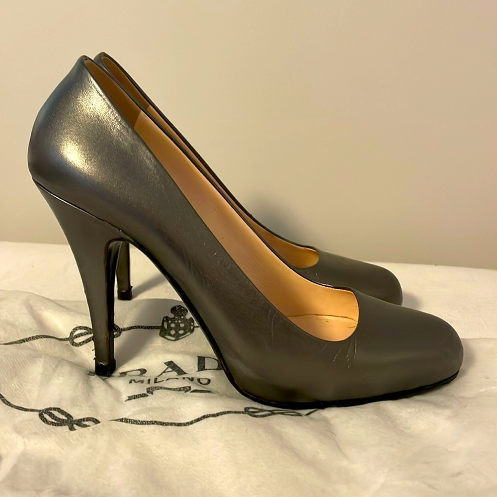 Prada stiletto pumps silver metallic size 38 (7.5-8)